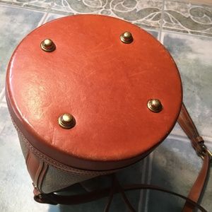 Dooney & Bourke Bags - Vintage Dooney and Bourke Bucket Bag Dooney & Bourke Bags - Vintage Dooney and Bourke Bucket Bag